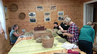 Okładka albumu: Warsztaty Tworzenia Tradycyjnego Wieńca Dożynkowego III
